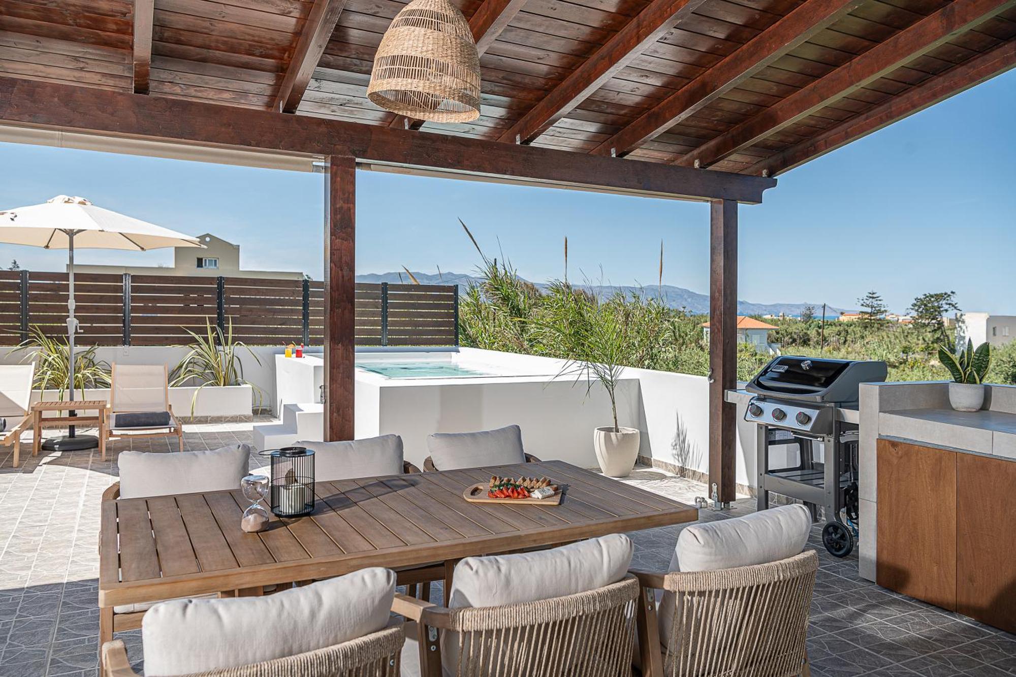 Sol Luxury - Close To The With A Private Mini Pool Hania