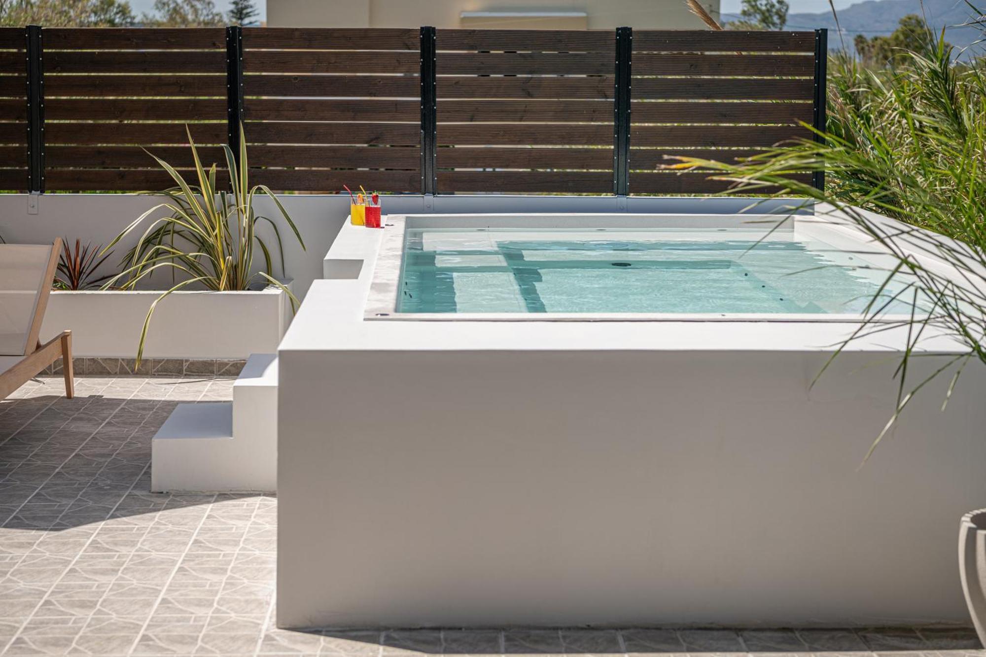 Sol Luxury - Close To The With A Private Mini Pool Hania